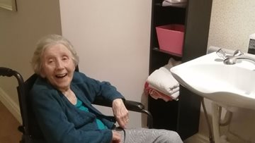 Residents enjoy pamper afternoon at Averill House care home